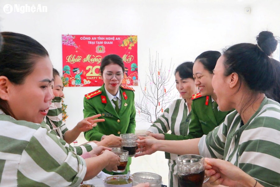 Đầm ấm bữa cơm tất niên ở Trại Tạm giam Công an Nghệ An