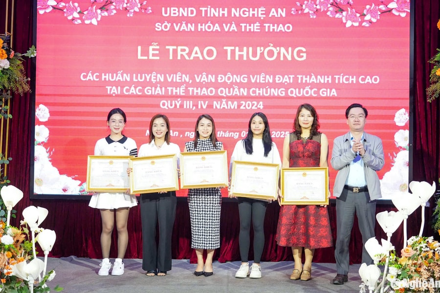 Khen thưởng các vận động viên, huấn luyện viên Nghệ An đạt thành tích cao tại các giải thể thao quần chúng toàn quốc