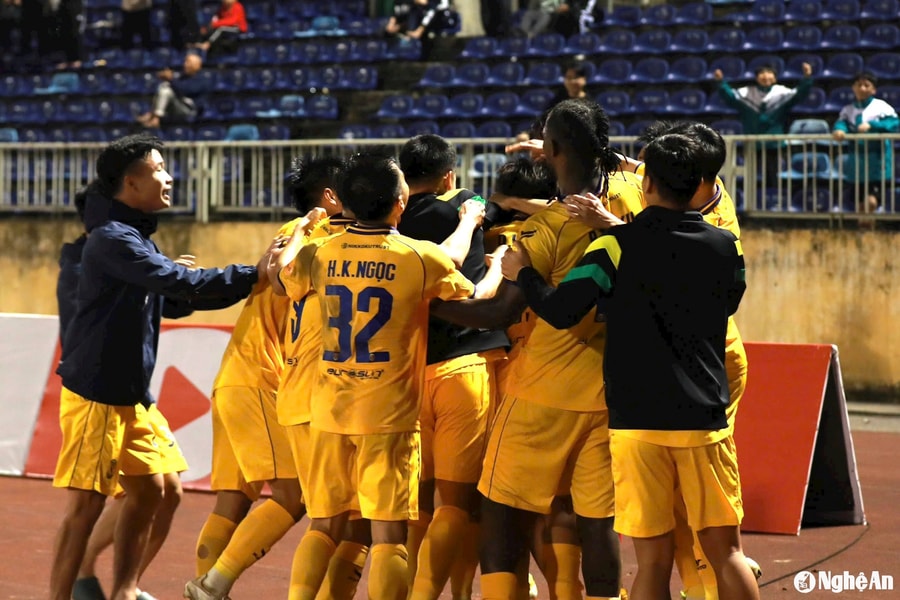 Sông Lam Nghệ An và ‘được - mất’ trong năm Giáp Thìn