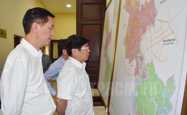 Việc thu hồi đất trong trường hợp chấm dứt việc sử dụng đất phải dựa trên những căn cứ nào?