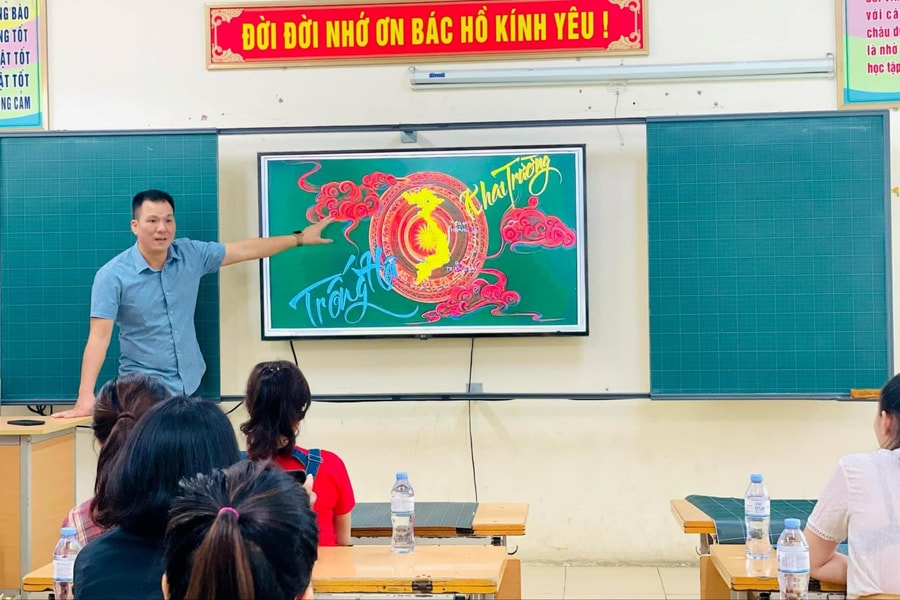 Thầy giáo xứ Nghệ gây sốt với những bức tranh 'độc bản" trên bảng phấn