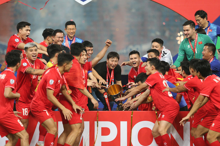 Nhìn lại bóng đá Việt Nam năm Giáp Thìn; FIFA nhắc lại kỳ tích Thường Châu