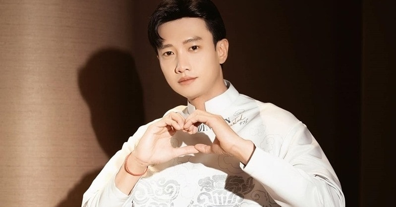 'Soái ca màn ảnh' và cách lì xì độc đáo vào sáng mùng 1