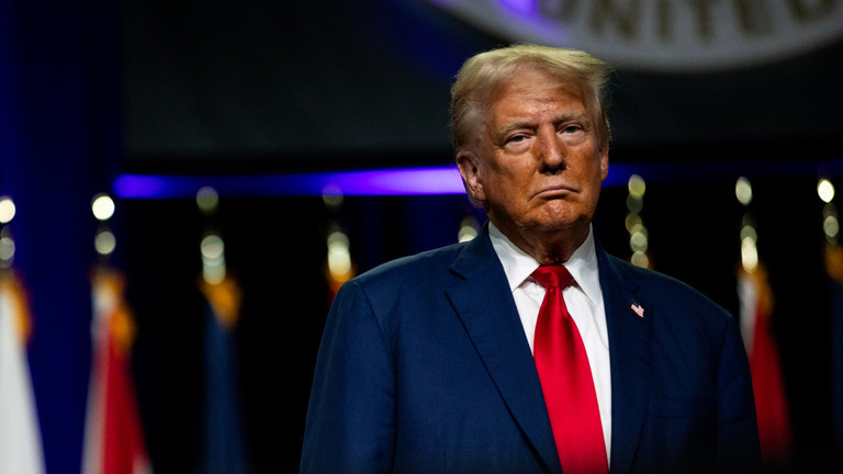 Ông Trump: Lẽ ra có thể ngăn vụ tai nạn máy bay ở DC