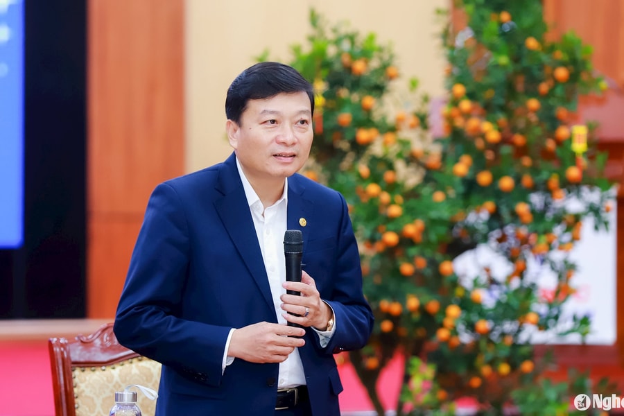 Chủ tịch UBND tỉnh Lê Hồng Vinh chúc mừng đầu Xuân mới, triển khai nhiệm vụ năm 2025 tại ngành Điện lực Nghệ An
