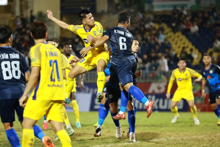 Sông Lam Nghệ An khai Xuân thế nào?