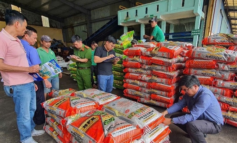 Khởi tố 2 tổng giám đốc điều hành đường dây sản xuất phân bón giả