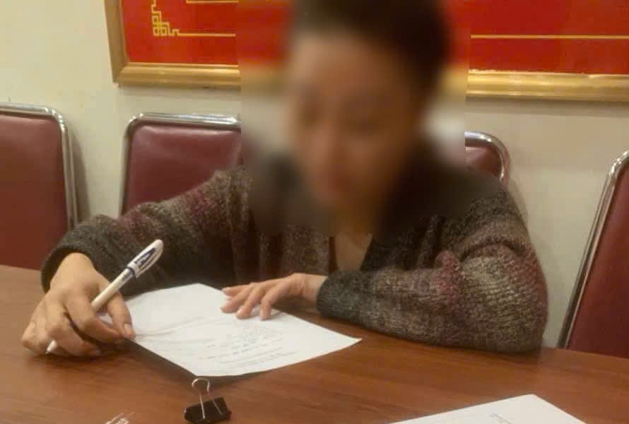 Triệu tập người phụ nữ rơi khỏi xe ô tô khi đang lưu thông trên đường