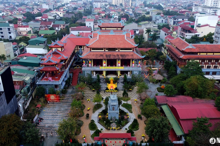 Ngắm vẻ đẹp chùa Diệc giữa lòng thành Vinh