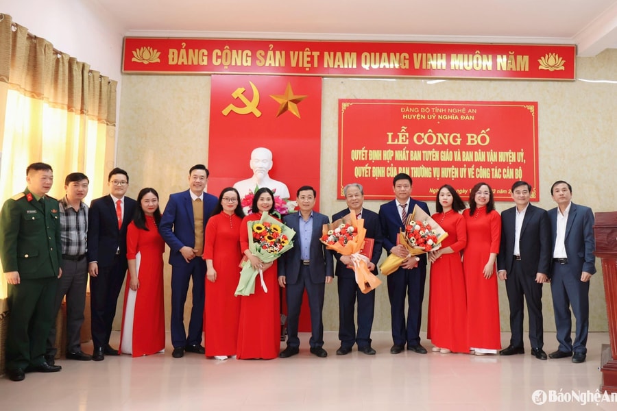Công bố quyết định hợp nhất Ban Tuyên giáo và Ban Dân vận Huyện ủy Nghĩa Đàn