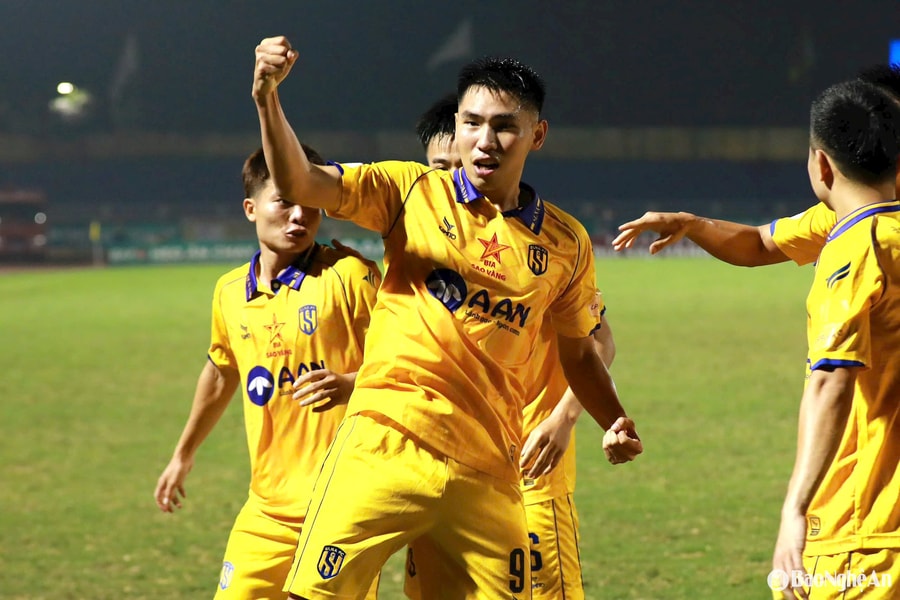 Đinh Xuân Tiến chia tay Sông Lam Nghệ An, gia nhập Thể Công Viettel