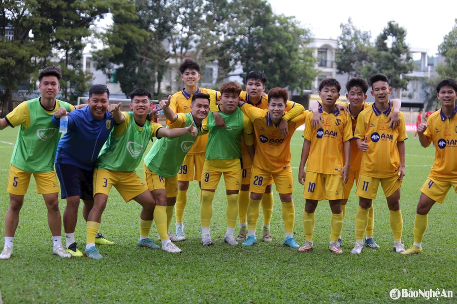 Thắng U19 TP Hồ Chí Minh, U19 Sông Lam Nghệ An rộng cửa giành vé vào tứ kết