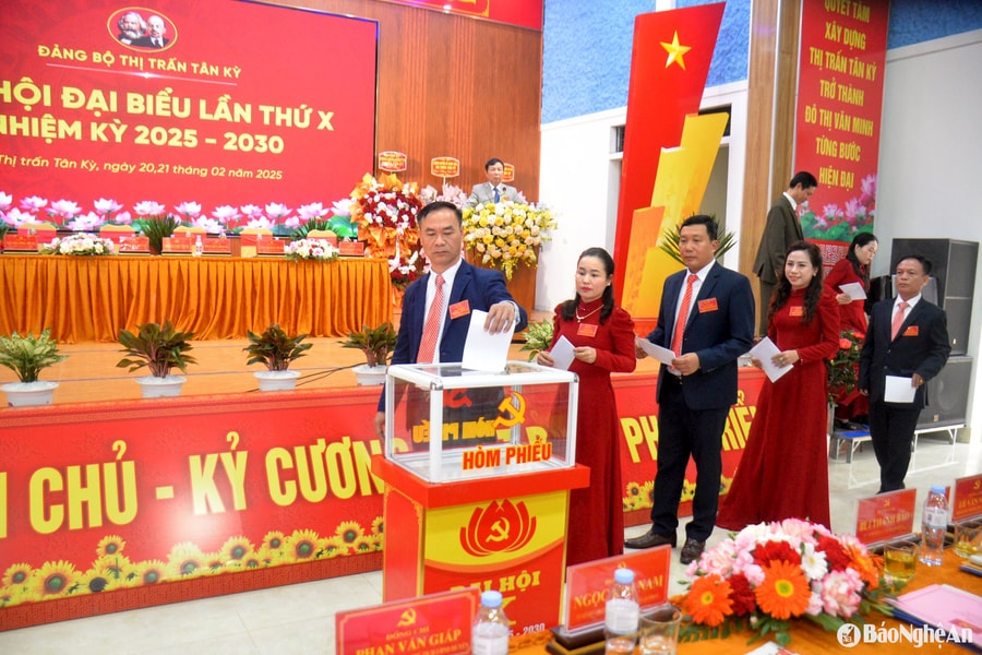 Đồng chí Phan Huy Hoàng giữ chức Bí thư Đảng uỷ thị trấn Tân Kỳ nhiệm kỳ 2025 - 2030