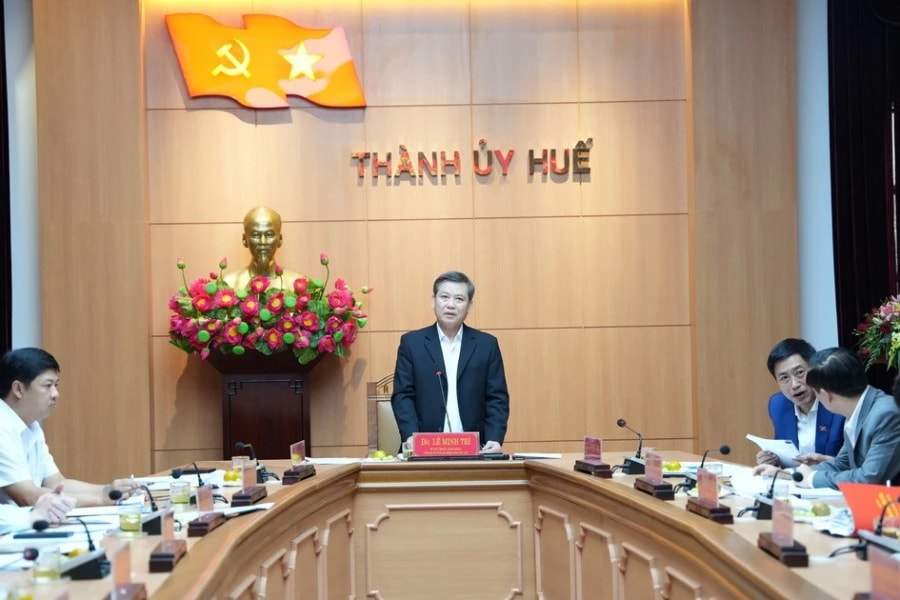 Công bố quyết định kiểm tra của Bộ Chính trị đối với 4 Ban Thường vụ