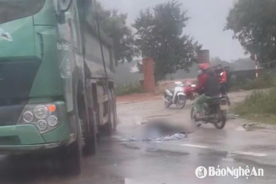 Một người tử vong tại chỗ khi xe máy va chạm xe tải trên Quốc Lộ 46