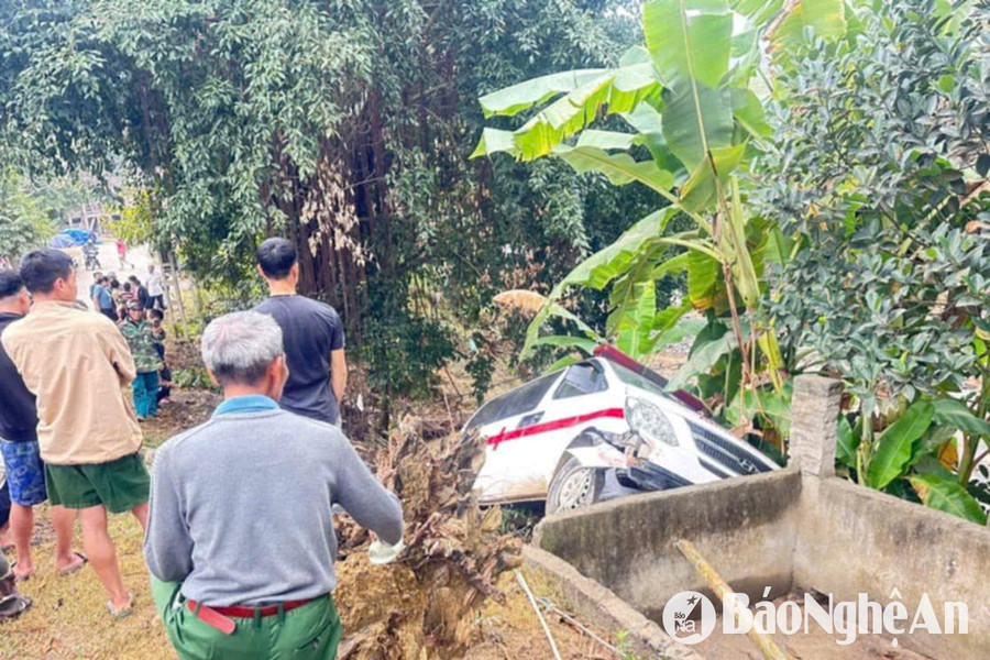 Tai nạn trong đêm ở huyện Kỳ Sơn, 2 người tử vong