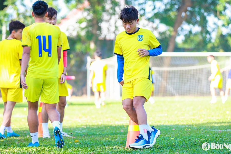 Huấn luyện viên Huy Hoàng chia sẻ trước trận bán kết Giải U19 Quốc gia