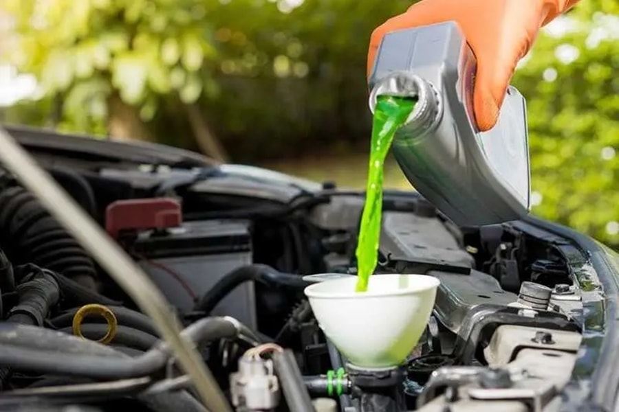 Thiếu nước làm mát nguy hại cho ô tô thế nào?