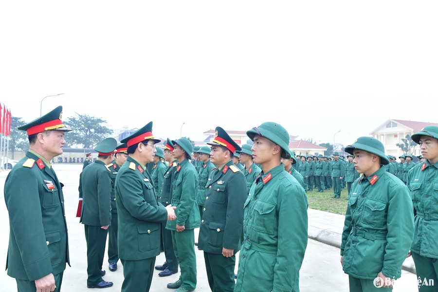 Bộ Chỉ huy Quân sự tỉnh Nghệ An thăm, động viên chiến sĩ mới nhập ngũ