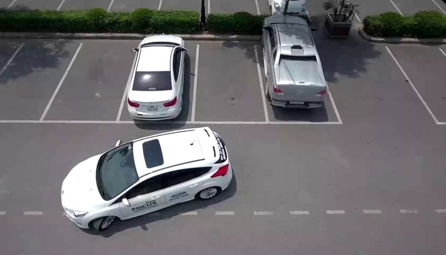 Nguyên tắc lùi ô tô an toàn tài xế cần nhớ