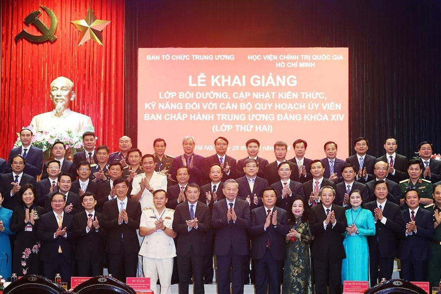 Một số suy nghĩ về công tác cán bộ của Đảng trong tình hình mới