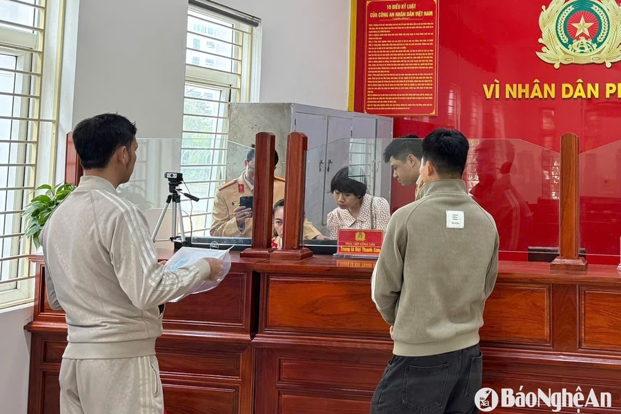 Công an Nghệ An tiếp nhận giải quyết thủ tục sát hạch, cấp GPLX tại Phòng CSGT