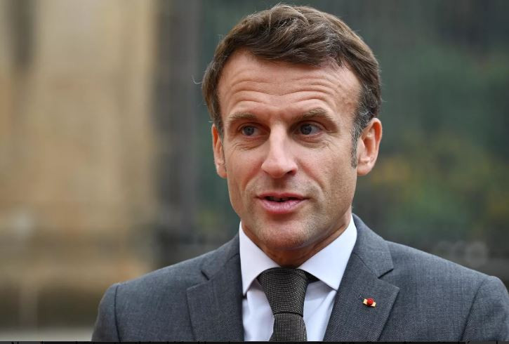 Ở Pháp nói về cách ứng xử kỳ lạ của Tổng thống Macron