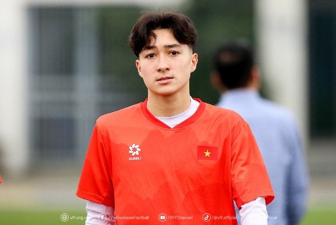 Cần thời gian để kiểm chứng tiền vệ Việt kiều Hà Lan U17 Việt Nam; HLV Shin Tae-yong chuẩn bị dẫn dắt các tuyển thủ Việt Nam đấu MU?