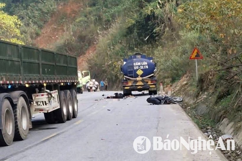 Va trực diện với xe bồn, 2 nam thanh niên tử vong