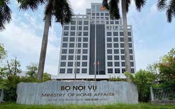 Tạm dừng giải quyết chế độ với cán bộ cấp huyện, xã không tái cử, tái bổ nhiệm