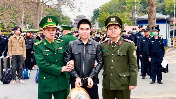 Bắt đối tượng truy nã qua tiếp nhận 37 công dân do Trung Quốc trao trả