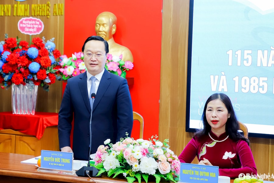 Thường trực Tỉnh ủy Nghệ An chúc mừng Hội Liên hiệp Phụ nữ tỉnh