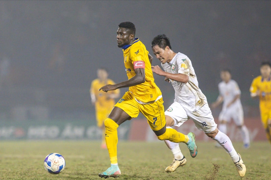 Sông Lam Nghệ An, Quy Nhơn Bình Định, SHB Đà Nẵng: Đội nào có lợi thế nhất trong cuộc đua trụ hạng?