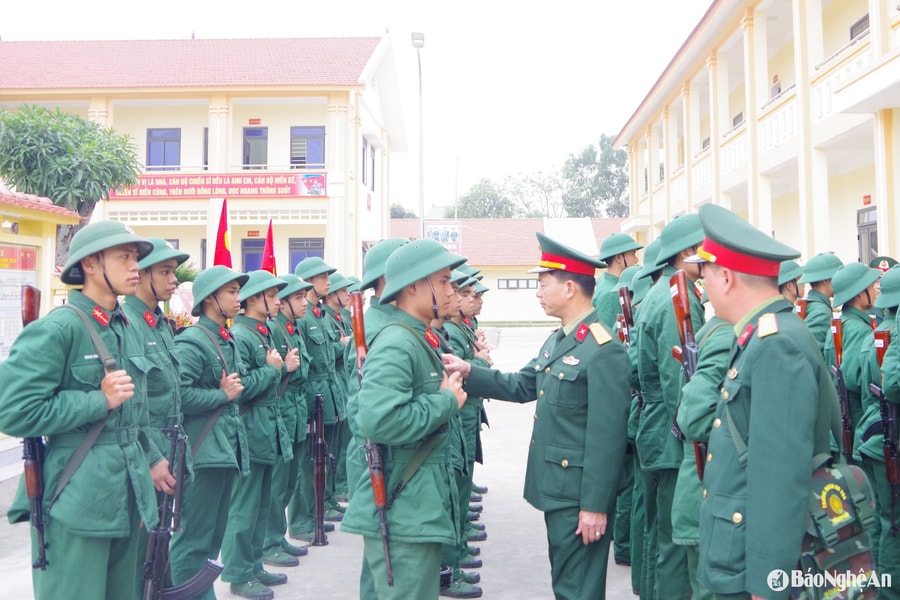 Kiểm tra huấn luyện chiến sĩ mới tại Trung đoàn 764