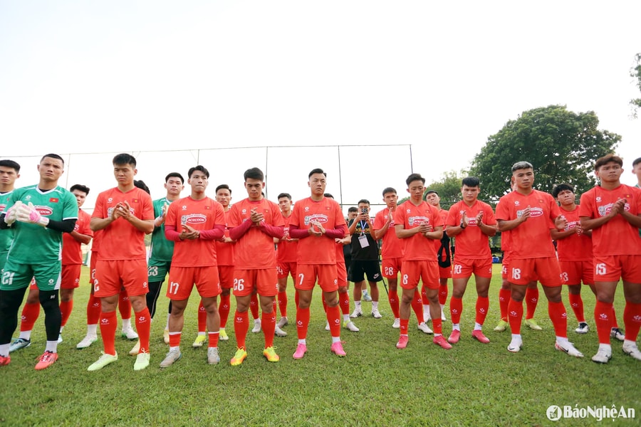 Đội tuyển Việt Nam rèn chiến thuật chuẩn bị đối đầu đội tuyển Campuchia và Lào