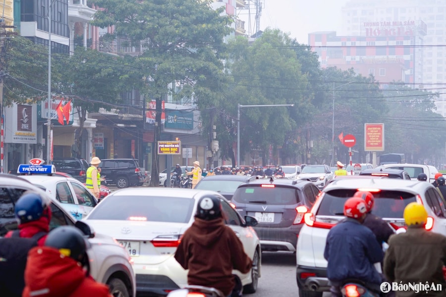 Sử dụng tín hiệu còi của phương tiện tham gia giao thông đường bộ trong trường hợp nào?