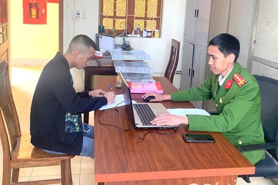 Khởi tố đối tượng lừa đảo chiếm đoạt tài sản bằng hình thức tạo phiếu thanh toán chuyển tiền giả