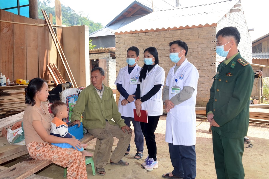 Phòng, chống sởi ở ‘điểm nóng’ Phà Lõm (Tương Dương)