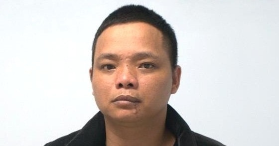 Bắt kẻ chuyên hack Facebook để lừa đảo, thu giữ 10 sổ tiết kiệm