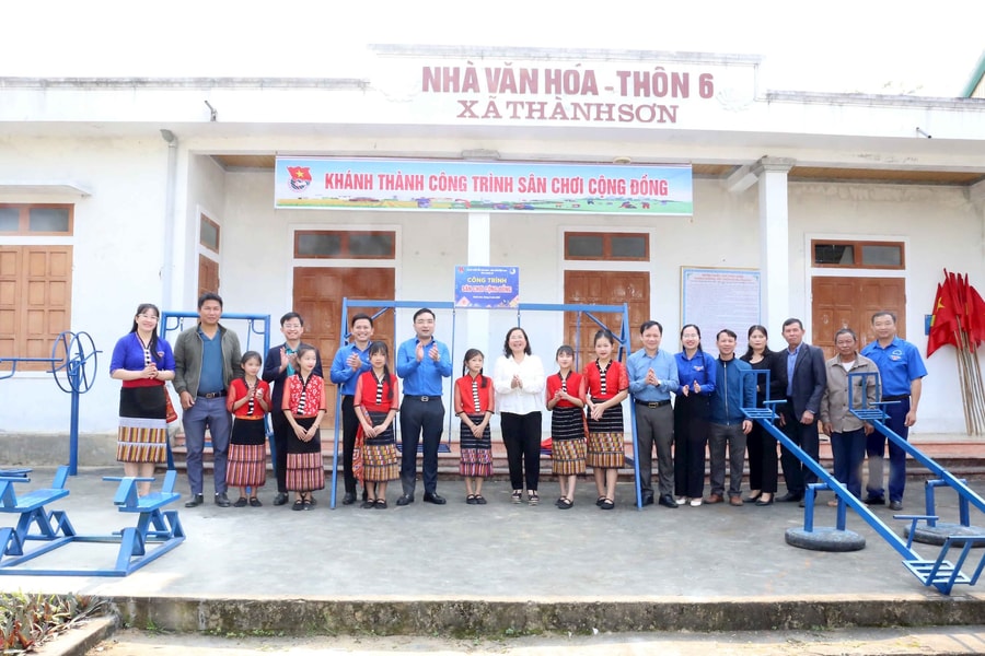 Hơn 2,3 tỷ đồng triển khai các phần việc trong ngày cao điểm tình nguyện xây dựng nông thôn mới tại Nghệ An