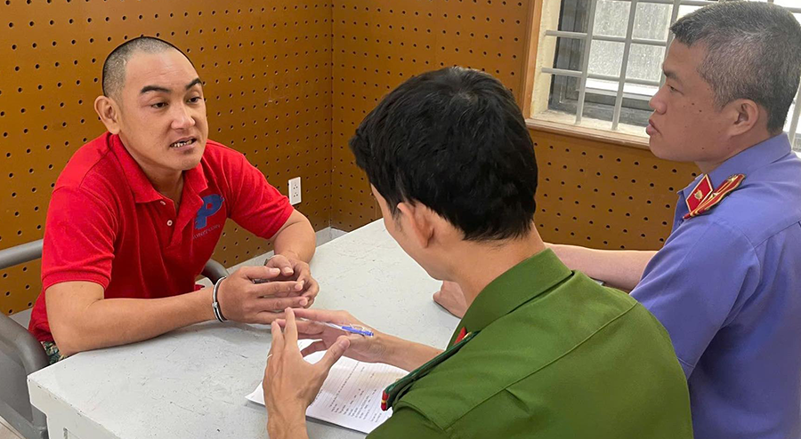 Bắt nhóm đối tượng đánh tài xế, đập phá ô tô