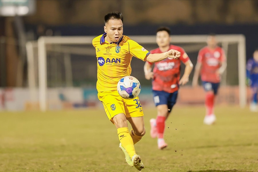 Sông Lam Nghệ An sử dụng đội hình nào ở trận tứ kết Cúp Quốc gia?