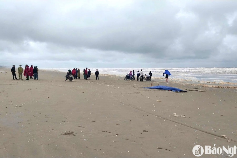 Phát hiện thi thể ngư dân thứ 2 trong vụ chìm tàu cá Nghệ An