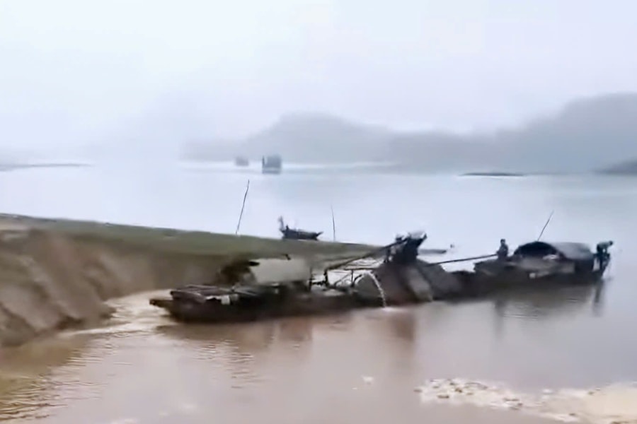 Tiếp tục làm rõ nguyên nhân sạt lở, xem xét cắt giảm 2ha mỏ cát ở xã Đồng Văn (Thanh Chương)