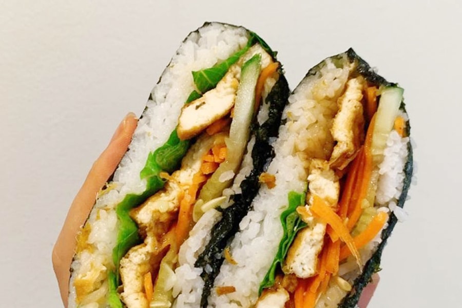 12 học sinh ở Đô Lương bị ngộ độc sau khi ăn cơm nắm bán cạnh cổng trường