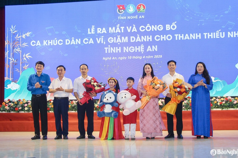Khen thưởng 40 tập thể và 125 cá nhân có thành tích xuất sắc trong Tháng Thanh niên năm 2025