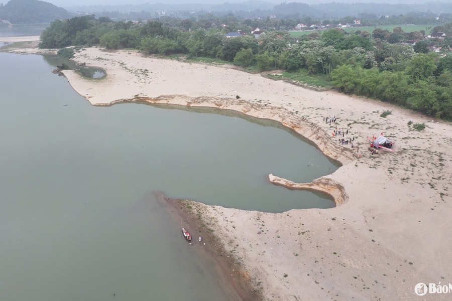 Huyện Thanh Chương làm rõ nguyên nhân vụ sạt lở bãi bồi sông Lam, đoạn qua xã Đồng Văn