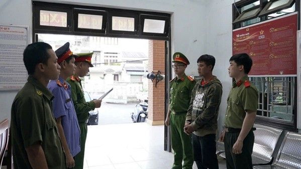Đòi tiền không được, đánh bạn gái gây thương tích