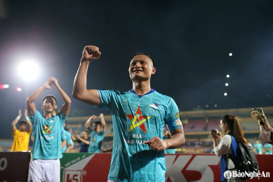 Tiền vệ Nguyễn Trọng Hoàng: 'Chiến binh không tuổi' của V.League