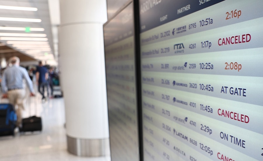 Financial Times: Người châu Âu hủy chuyến đến Mỹ